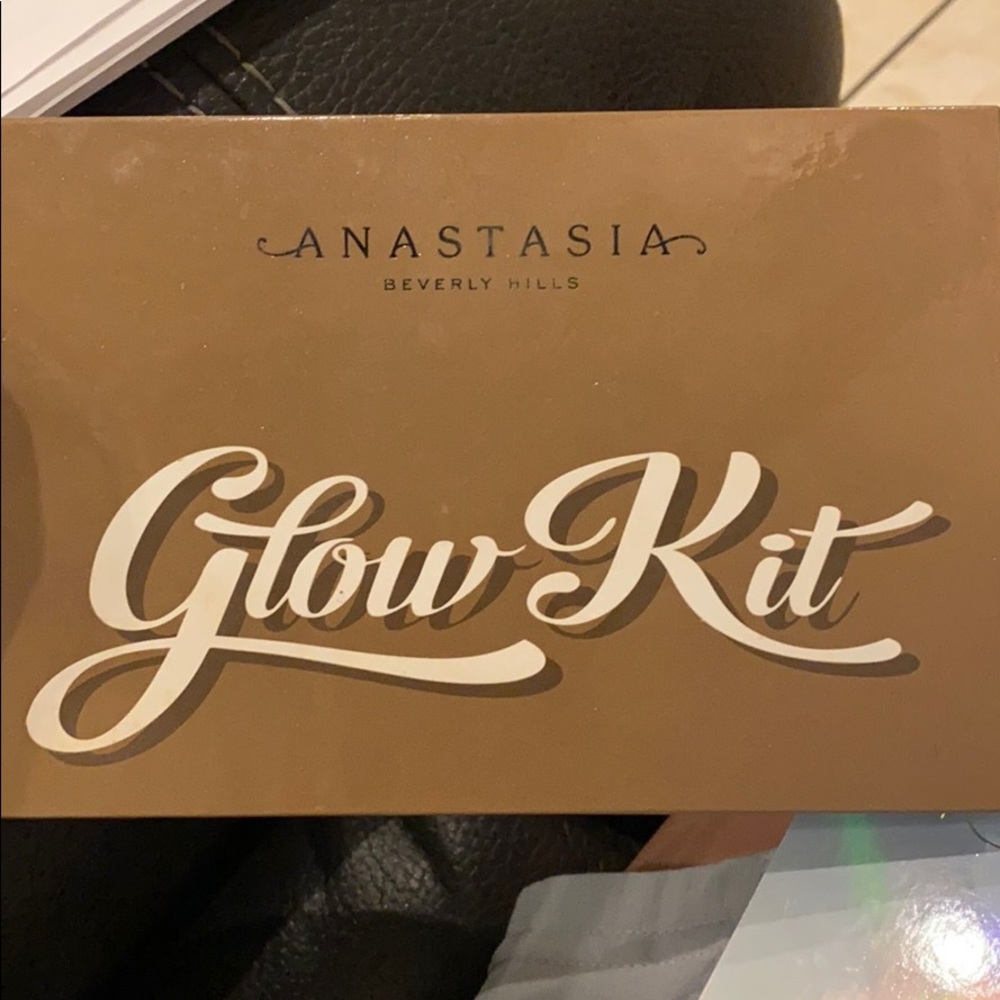 Anastasia Glow kit